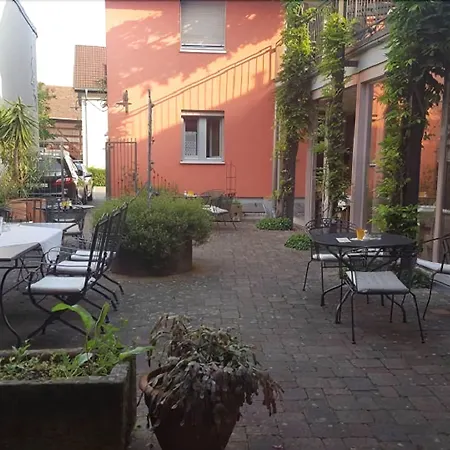 Arndt Garni Отель