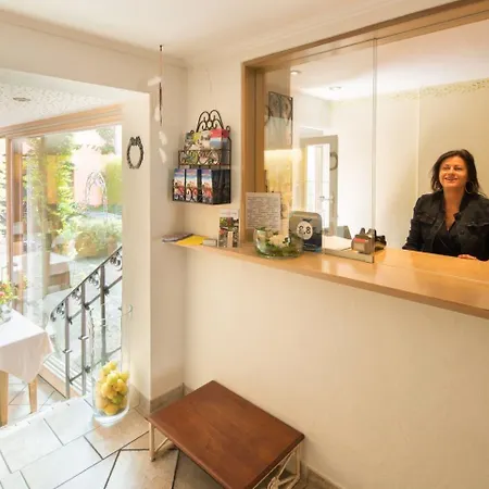 מלון Arndt Garni 3*