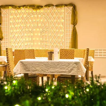 Arndt Garni מלון רוסט