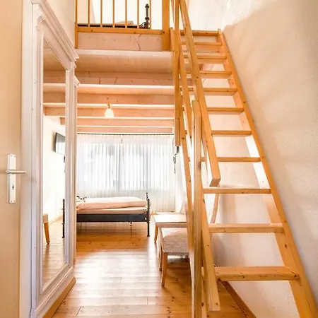 Arndt Garni 3* Rust