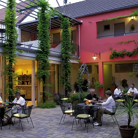 Arndt Garni Hotel 3*