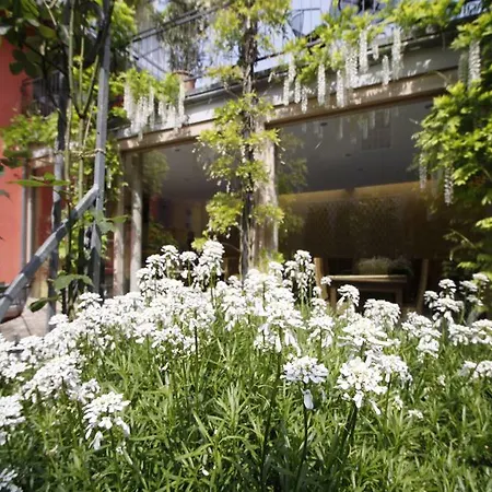 Arndt Garni Отель